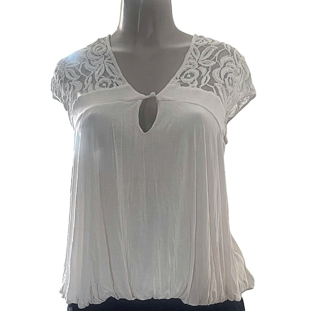 Scarlet Skye Short Sleeve Delicate Embroidered Lace Detail V-Neck Crop Top (S)